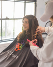 Cargar imagen en el visor de la galería, Capa de Corte Framar - Escote de Goma