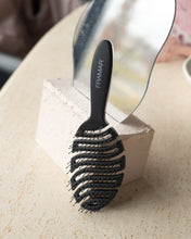 Cargar imagen en el visor de la galería, Flex Brush - Cepillo de cabello para secado