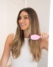 Cargar imagen en el visor de la galería, Mini Pink - Cepillo Desenredante To Go