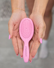Cargar imagen en el visor de la galería, Mini Pink - Cepillo Desenredante To Go
