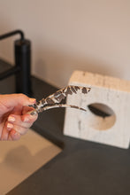 Cargar imagen en el visor de la galería, ¡YEEHAW! EDICION LIMITADA - Clips gator goma - 4pack