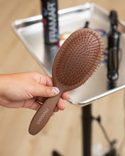 Cargar imagen en el visor de la galería, Chocolate- Próximamente - Cepillo Desenredante
