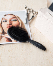 Cargar imagen en el visor de la galería, Polish Brush - Cepillo de cabello con cerdas de Jabali - Proximamente
