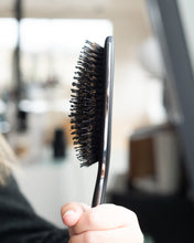 Cargar imagen en el visor de la galería, Polish Brush - Cepillo de cabello con cerdas de Jabali - Proximamente
